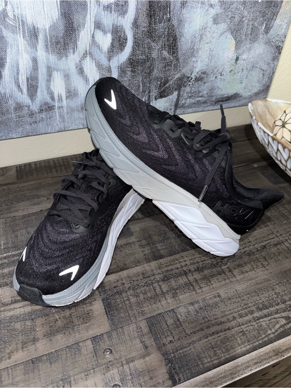 Hoka One One Arahi 6 running shoes WOMENS sz 9
